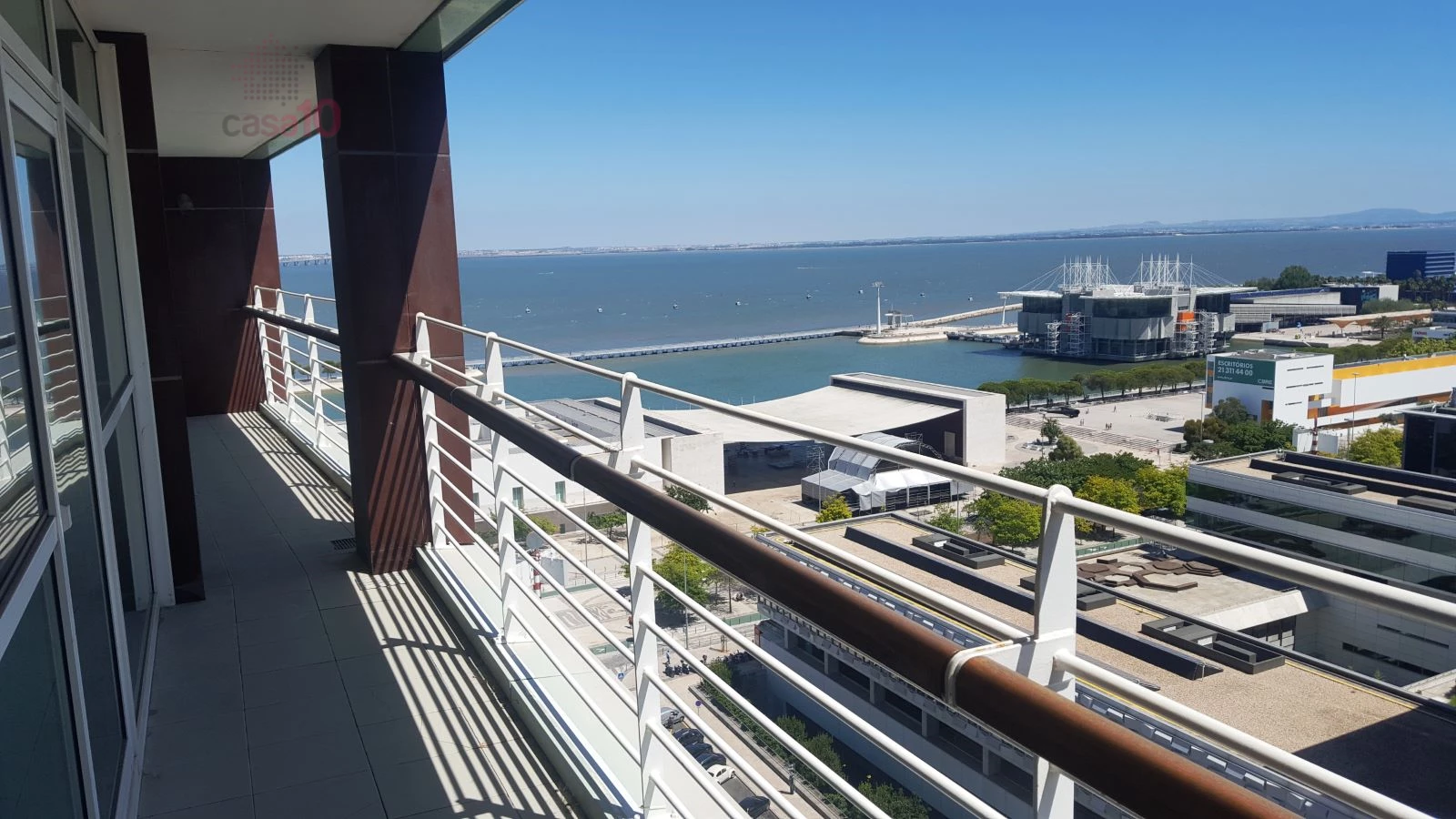 ARRENDA-SE EXCELENTE T2, COM VARANDA, NO PARQUE DAS NAÇÕES